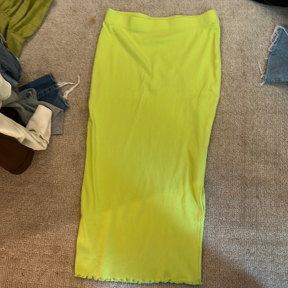 Ribbed ascot and hart target slit skirt